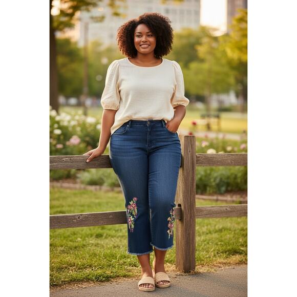 DG2 Diane Gilman Neon Embroidered Flare Crop Frayed Hem Stretch size 20 WT - Picture 2 of 4